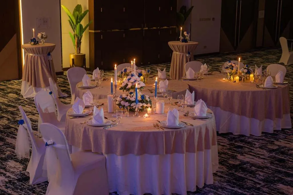 Two Seasons Hotel & Apartments Dubai