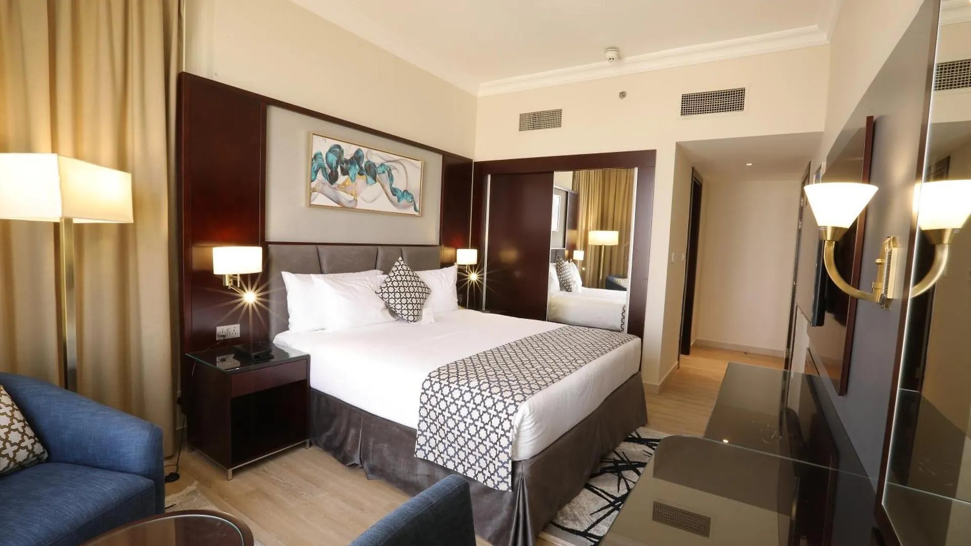 Two Seasons Hotel & Apartments Dubai Aparthotel