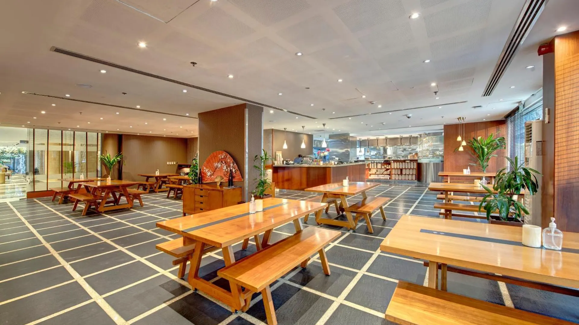 Two Seasons Hotel & Apartments Dubai