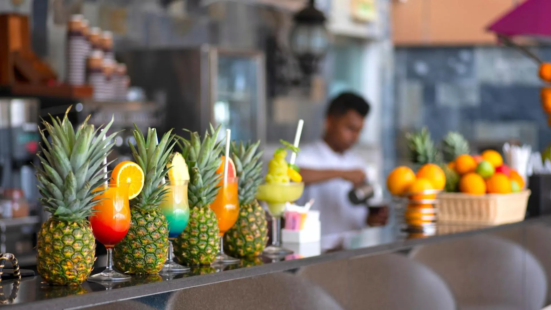 Two Seasons Hotel & Apartments Dubai Emirati Arabi Uniti