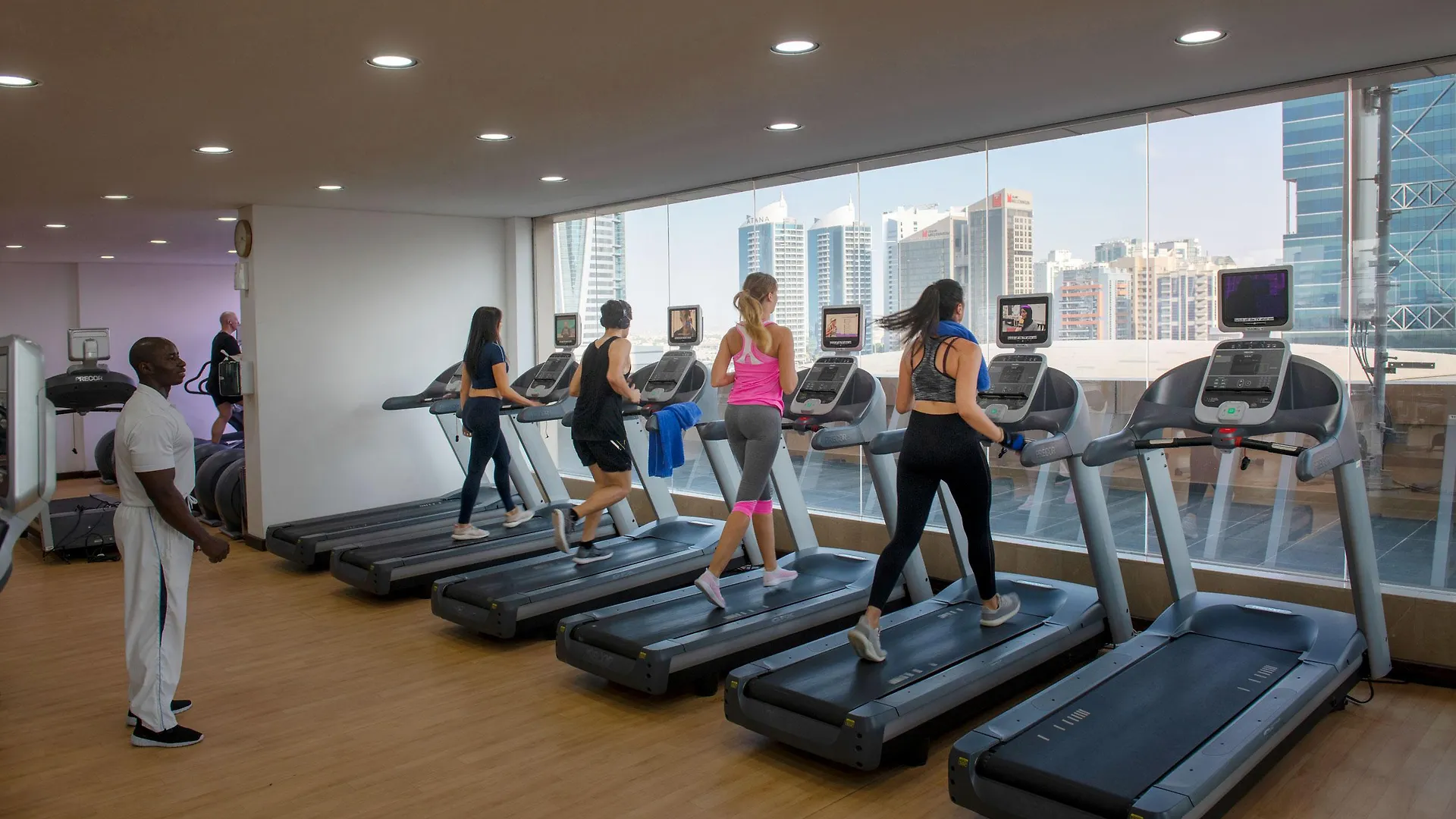 Two Seasons Hotel & Apartments Dubaj 4*,