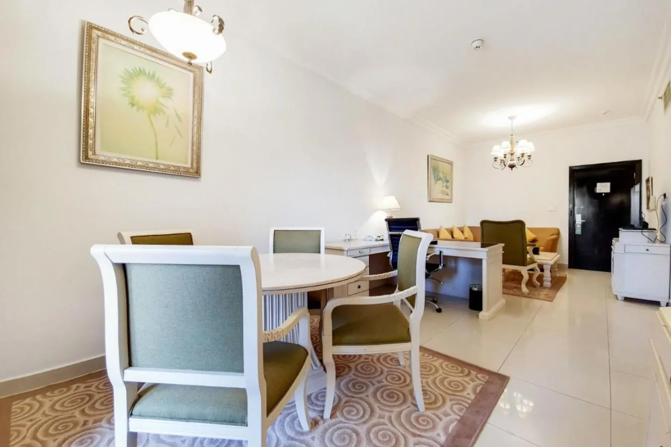 Two Seasons Hotel & Apartments Dubai Aparthotel