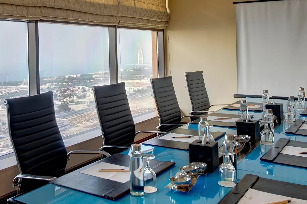Two Seasons Hotel & Apartments Dubaj Apartmanhotel