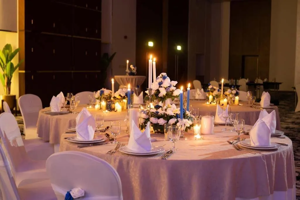 Two Seasons Hotel & Apartments Dubai Aparthotel